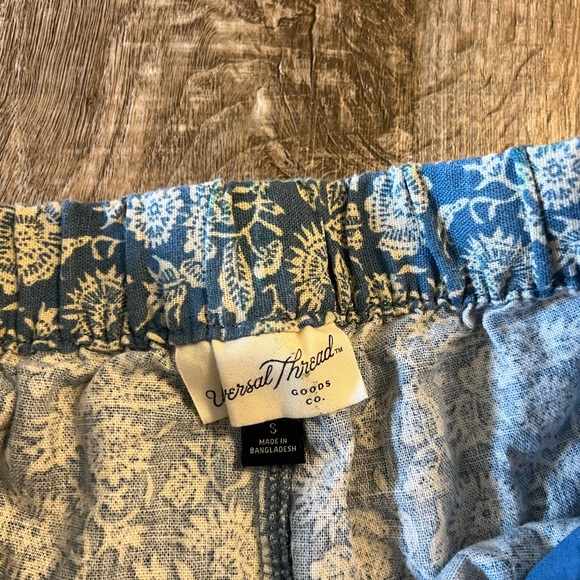 Universal Threads Shorts - Picture 2 of 2
